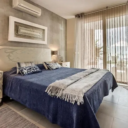 Villa La Caleta Sleeps 6 With Pool Air Con And Wifi